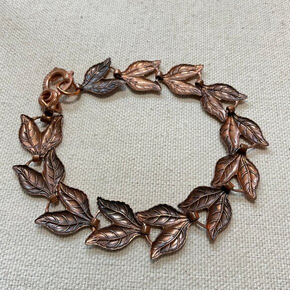 1950s Leaf Link Copper Bracelet – Forged & Fluid Vintage - Picture 3 of 7